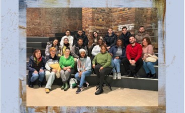 Eine Schulklasse zu Besuch im Dokumentationszentrum